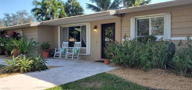 Main picture of 15635 SW 87th Ct
