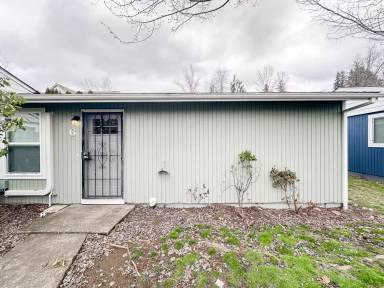 Main picture of 1267 E Santiam St