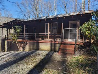 Main picture of 139 Cradle Rock Rd