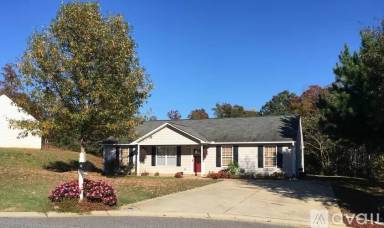 Main picture of 121 Goldfinch Ct