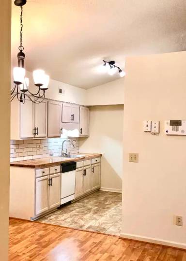 Main picture of 803 Moultrie Ct