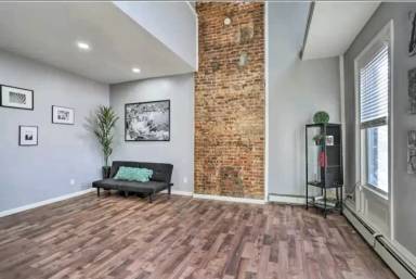Main picture of 91 Lander St