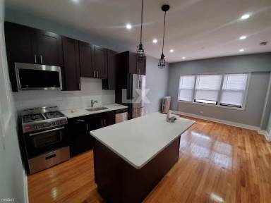 Main picture of 5600 W Leland Ave