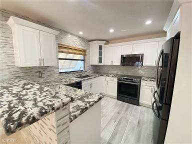 Main picture of 563 SW 169th Ave