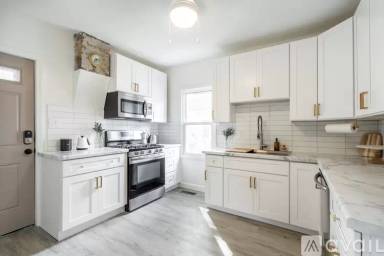 Main picture of 823 E Lincoln Ave