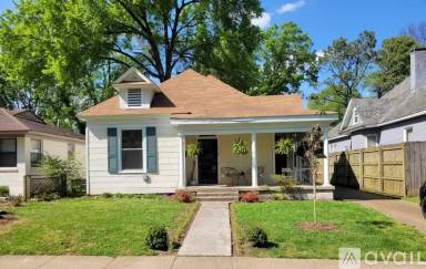 Main picture of 1844 York Ave