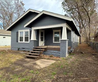 Main picture of 223 S Evanston Ave