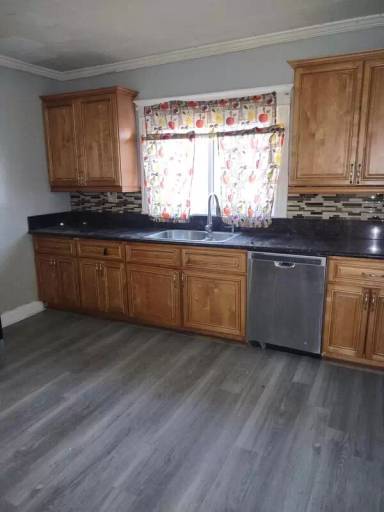 Main picture of 1261 West Ave