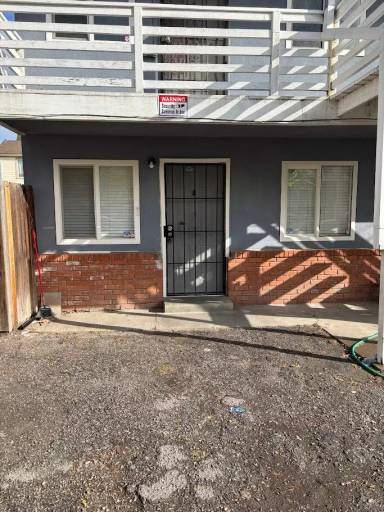 Main picture of 235 W Poplar St