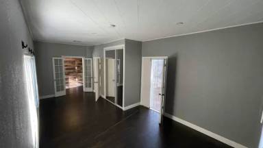 Main picture of 447 W 18th St