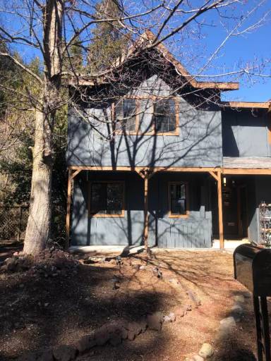 Main picture of 204 E Hinkley St