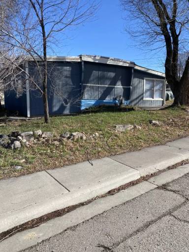 Main picture of 226 E 9th St