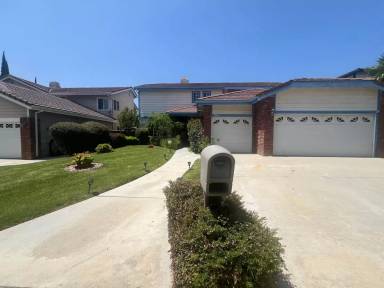 Main picture of 10445 White Oak Ave