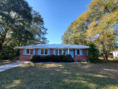 Main picture of 1120 Edgewood Dr