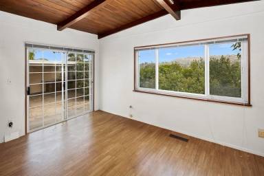 Main picture of 6328 Cleo St