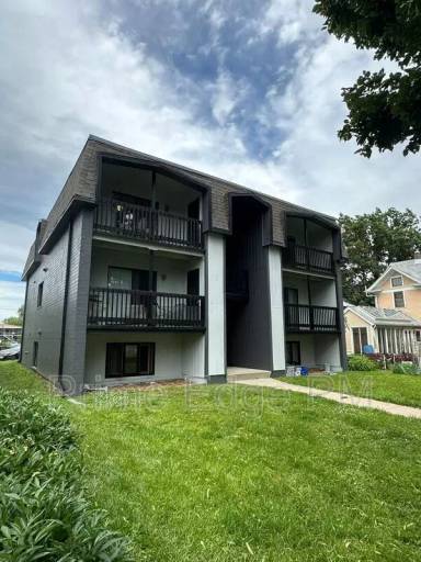 Main picture of 2532 T St