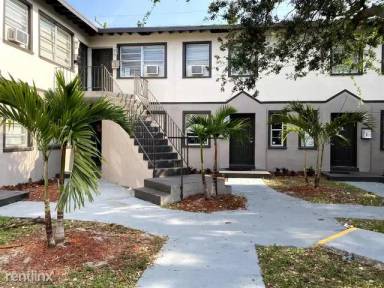 Main picture of 2722 Poinsettia Ave