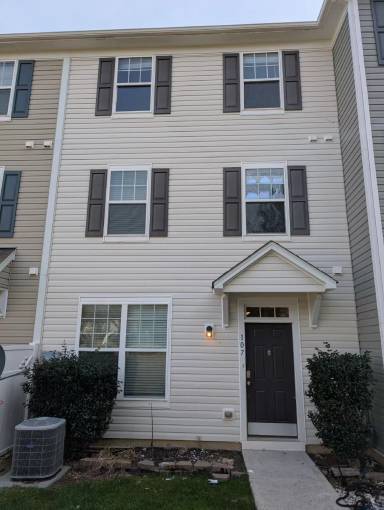 Main picture of Breezewood Condominiums