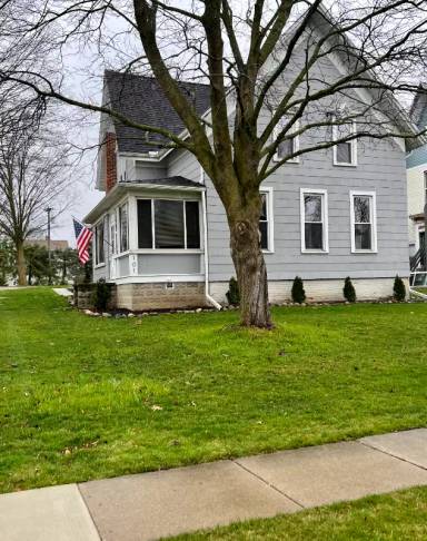 Main picture of 101 W Russell St