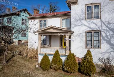 Main picture of 833 W Beverley St
