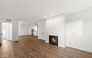 Main picture of 14804 Magnolia Blvd