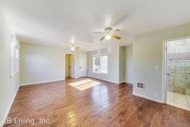 Main picture of 639 N Delaware St