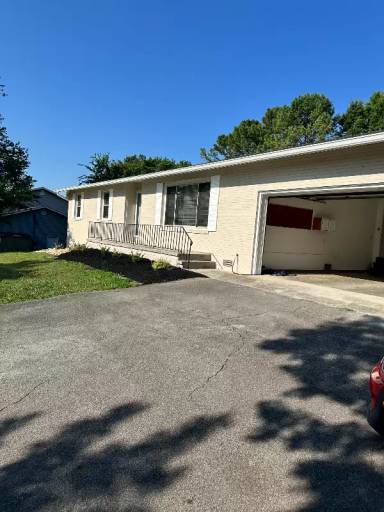 Main picture of 1221 Southbreeze Cir