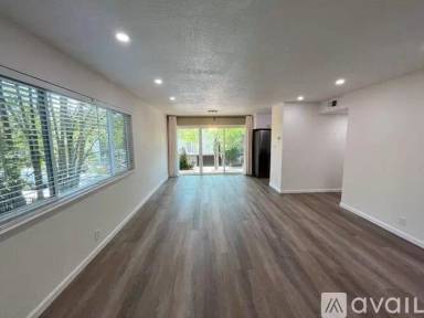Main picture of 250 Elm St