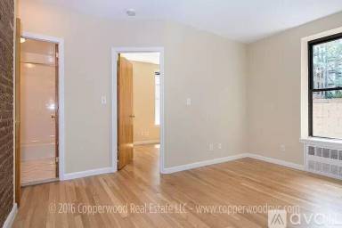 Main picture of 444 East 81st St