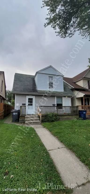 Main picture of 1022 Madeleine St