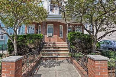 Main picture of 17 Princeton St