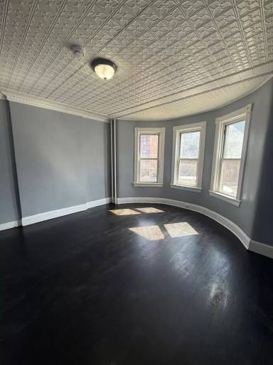 Main picture of 76 Benkard Ave