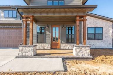 Main picture of 405 Waggoner Ln