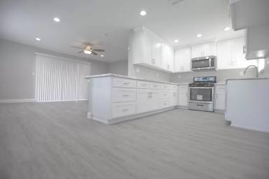 Main picture of 6209 Dias Ave