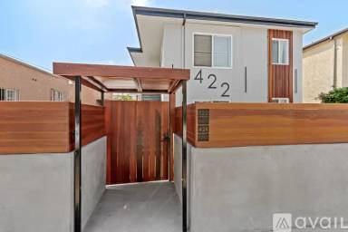 Main picture of 422 Broadway St