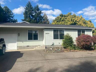 Main picture of 1922 NE Commercial Ave