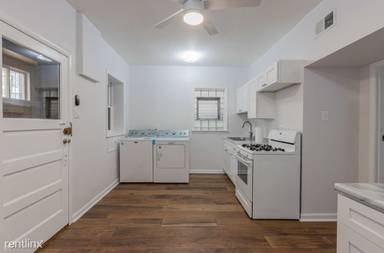 Main picture of 2851 S Emerald Ave