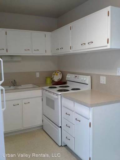 Main picture of 2622 S Green St
