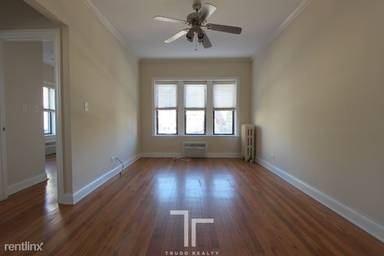 Main picture of 740 W Addison St