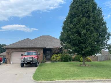 Main picture of 605 S Birchwood St