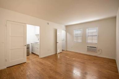 Main picture of 727 S Mansfield Ave
