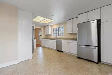 Main picture of 585 E H St
