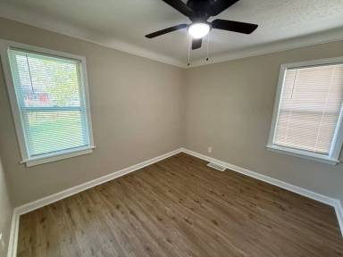 Main picture of 16833 Saint Marys St