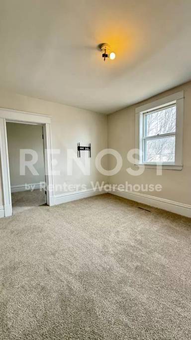 Main picture of 935 Forest St