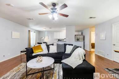 Main picture of 2505 Parker Ln