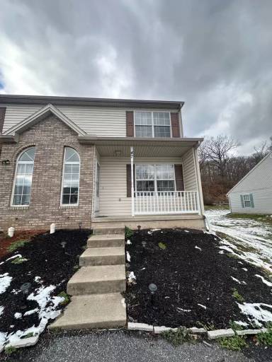 Main picture of 47 Petersburg Ln