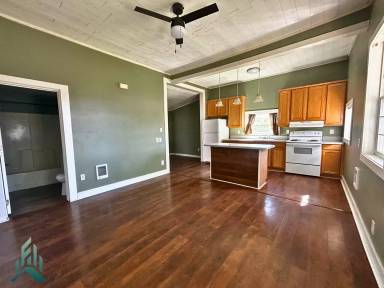 Main picture of 739 5th Ave SE