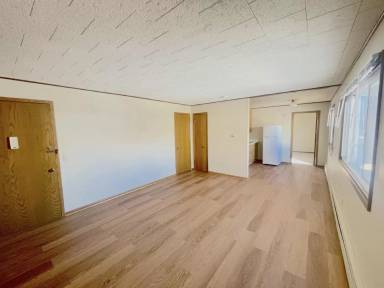 Main picture of 620 Center St W