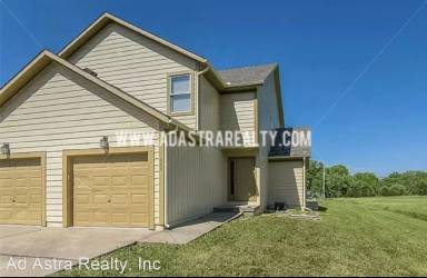 Main picture of 906 N Elm St