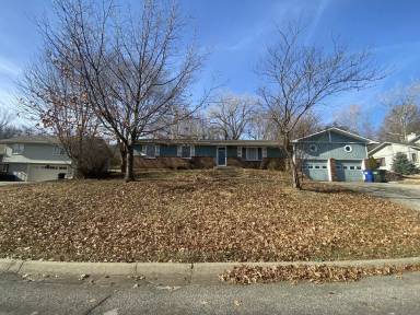 Main picture of 1913 Jenny Wren Rd
